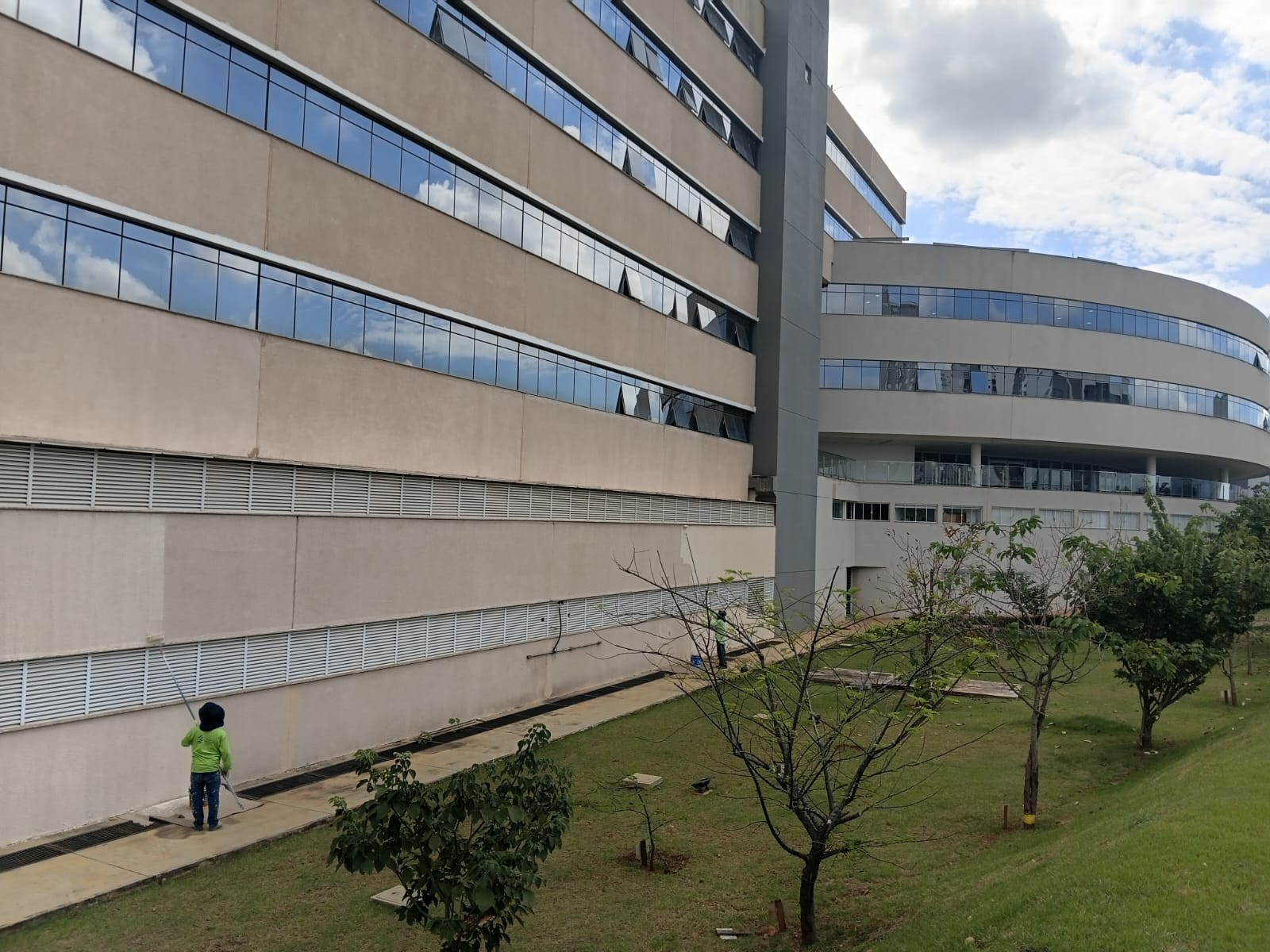 Recuperação de fachada em edifício de grande porte