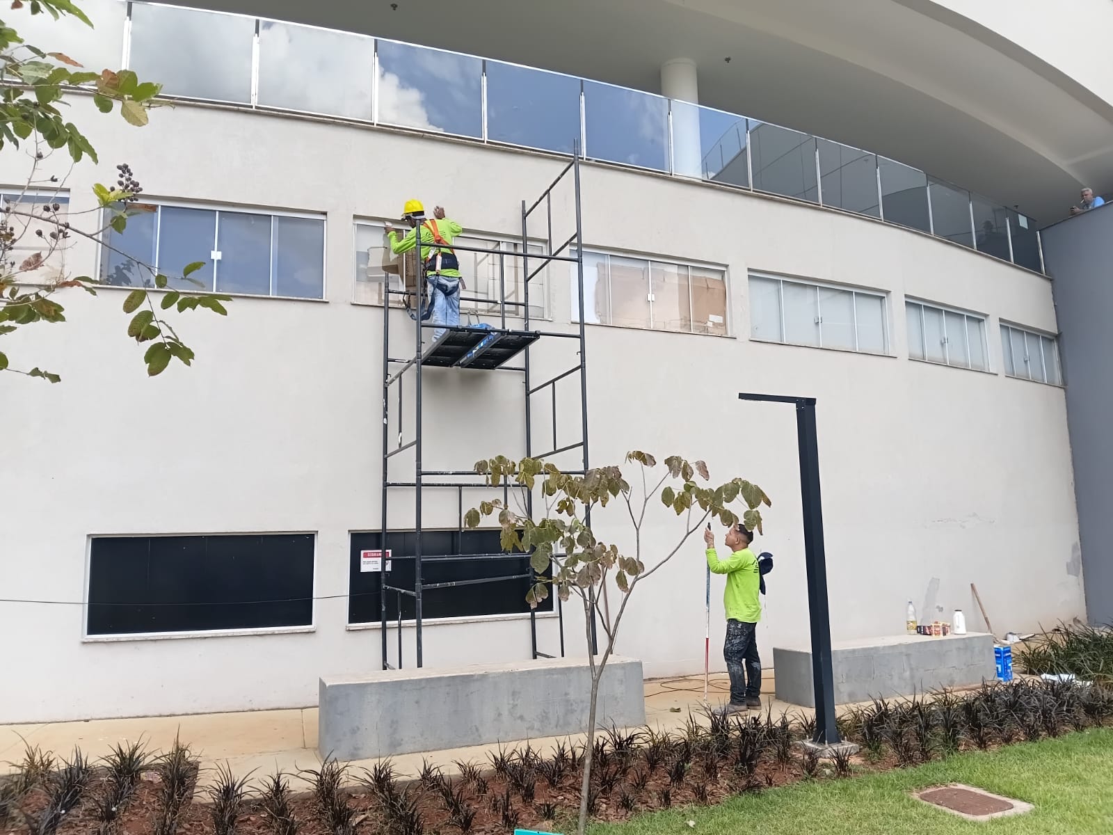 Pintura predial com andaime